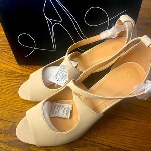 My Soft Nude womens size 8 1/2-NEW